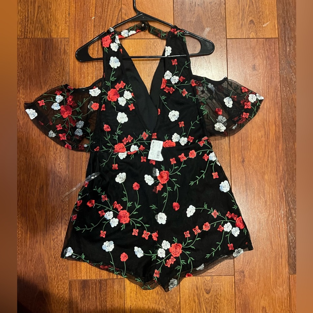 Rose Embroidered Romper - Picture 2 of 3